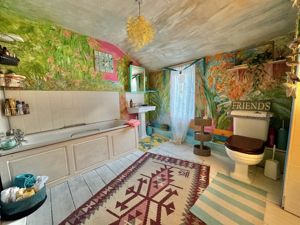 Photo 1- click for photo gallery